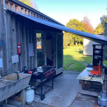 Whare&Geothermal Pool By Lake Taupo 투랑가이 외부 사진
